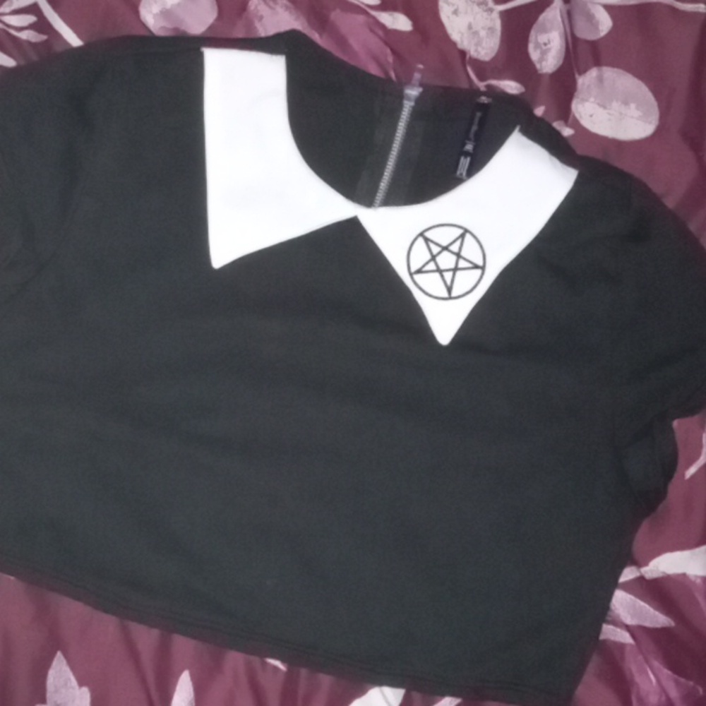 SPENCER'S cropped pentagram goth top black size L